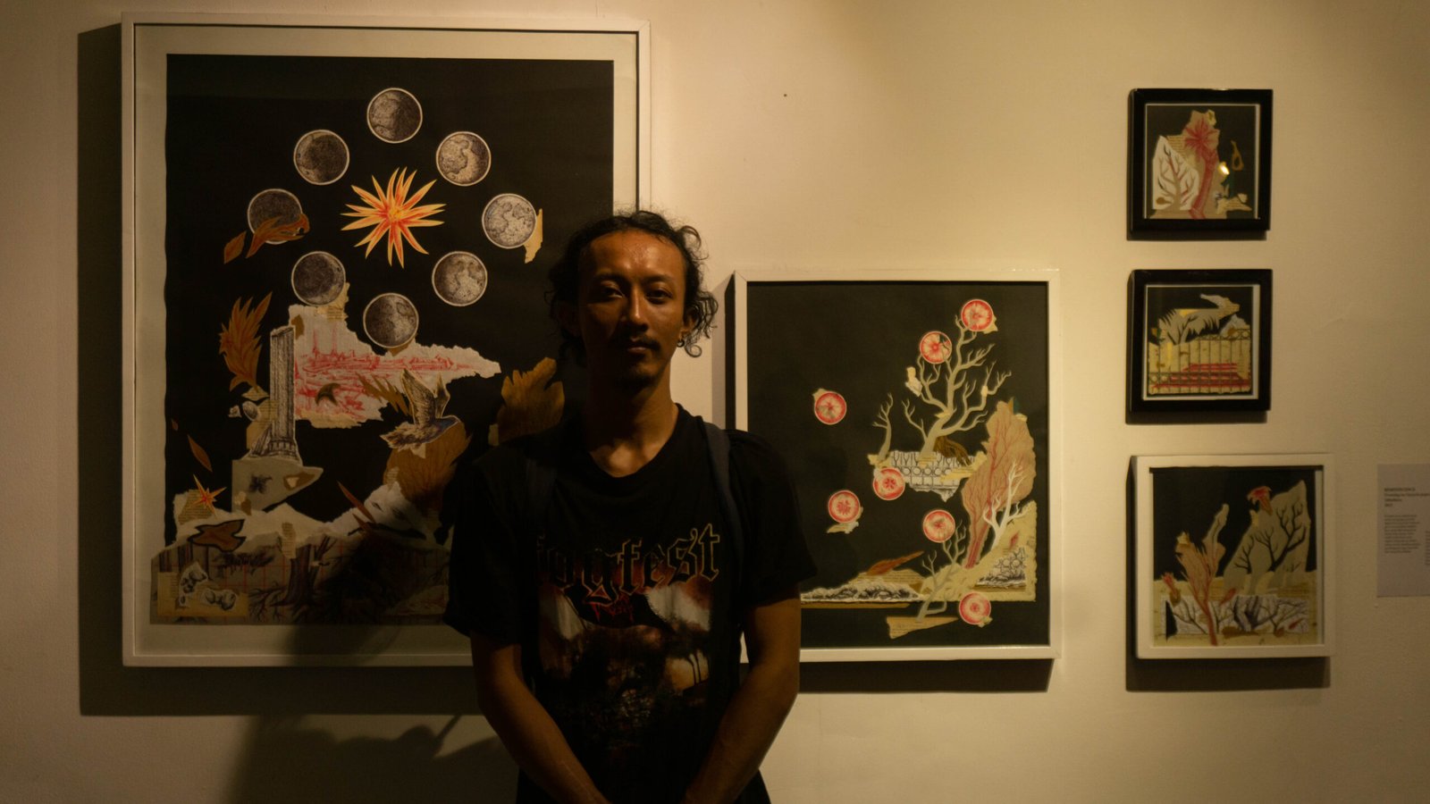 Alit Edi Irmawan dengan karyanya Reminiscene dalam pameran Madya - The Unfixed Center